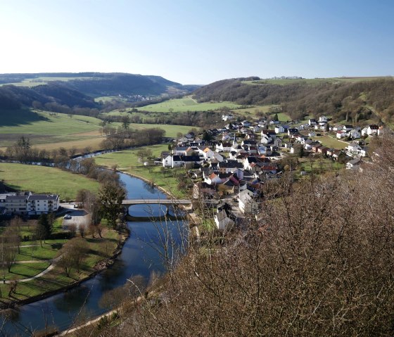 Blick auf Wallendorf vom Castellberg, © Felsenland Südeifel Tourismus GmbH Blick auf Wallendorf vom Castellberg, © Felsenland Südeifel Tourismus GmbH