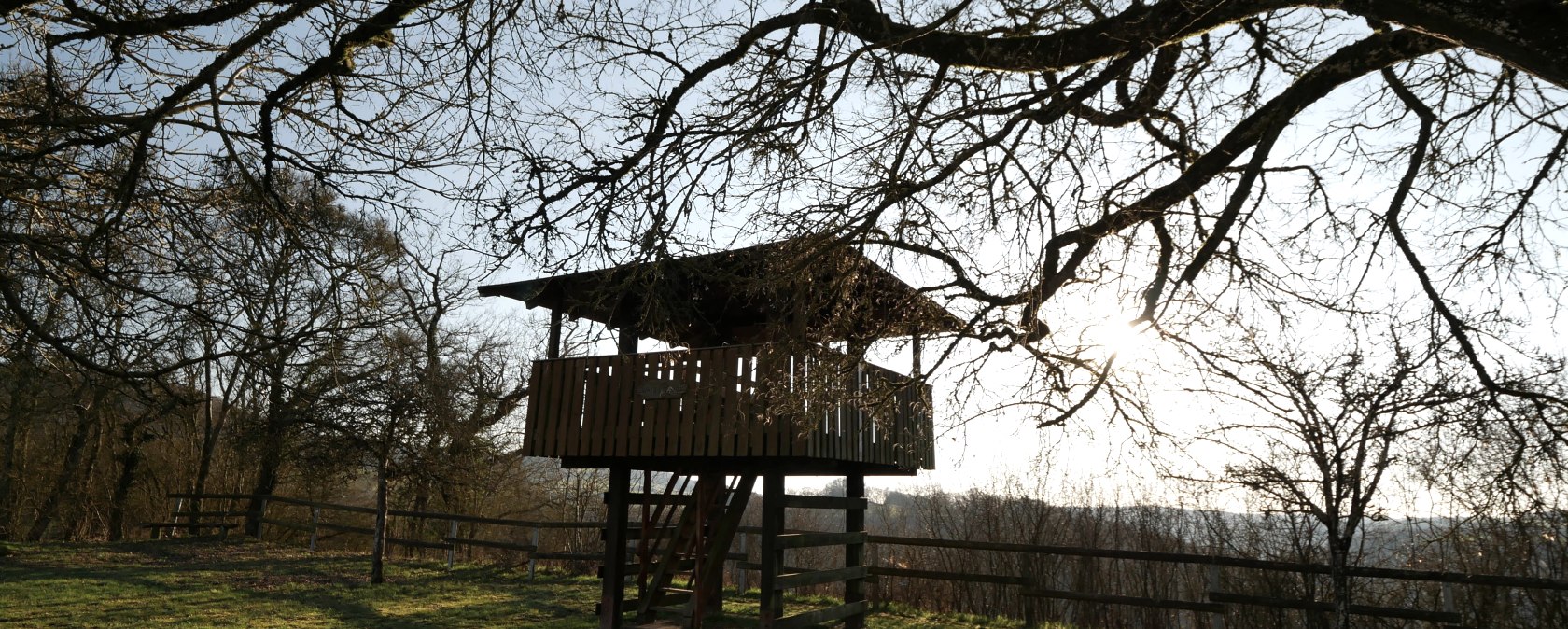 Aussichtsturm auf dem Castellberg bei Wallendorf, © Felsenland Südeifel Tourismus GmbH Aussichtsturm auf dem Castellberg bei Wallendorf, © Felsenland Südeifel Tourismus GmbH
