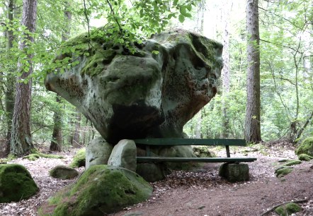 The striking boulder known as the "altar of sacrifice", © Felsenland Südeifel Tourismus GmbH, Elke Wagner The striking boulder known as the "altar of sacrifice", © Felsenland Südeifel Tourismus GmbH, Elke Wagner