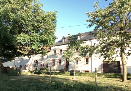 Hofanlage in der Morgensonne Hofanlage in der Morgensonne