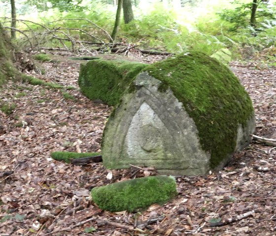 Kiesgräber - Hüttengrabstein, © Felsenland Südeifel Tourismus GmbH Kiesgräber - Hüttengrabstein, © Felsenland Südeifel Tourismus GmbH
