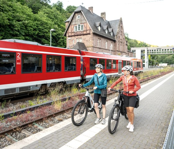 Als je wilt, kun je terugkeren met de trein of een kortere weg nemen, station Kyllburg op het Kyll-fietspad, © Eifel Tourismus GmbH, Dominik Ketz Als je wilt, kun je terugkeren met de trein of een kortere weg nemen, station Kyllburg op het Kyll-fietspad, © Eifel Tourismus GmbH, Dominik Ketz