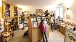 Abteihof Bollendorf - Innenansicht mit Shop, © Eifel Tourismus GmbH, Dominik Ketz Abteihof Bollendorf - Innenansicht mit Shop, © Eifel Tourismus GmbH, Dominik Ketz