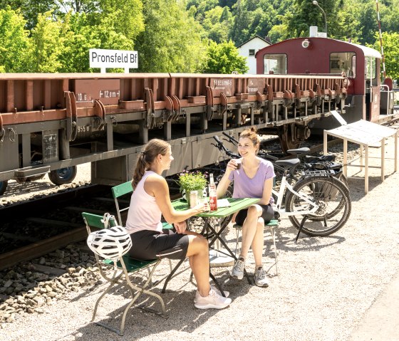 Stop bij Café Stullwerk in het spoorwegmuseum, Pronsfeld, © Eifel Tourismus GmbH, Dominik Ketz Stop bij Café Stullwerk in het spoorwegmuseum, Pronsfeld, © Eifel Tourismus GmbH, Dominik Ketz