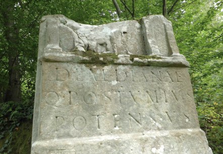 Weiheinschrift an die römische Jagdgöttin, © Elke Wagner Weiheinschrift an die römische Jagdgöttin, © Elke Wagner