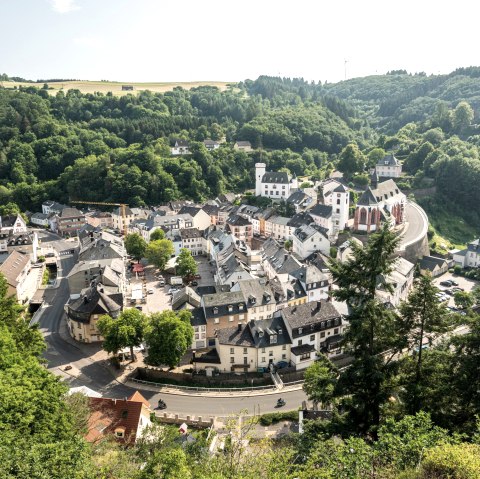 Aussicht auf Neuerburg, © Eifel Tourismus GmbH, Dominik Ketz Aussicht auf Neuerburg, © Eifel Tourismus GmbH, Dominik Ketz