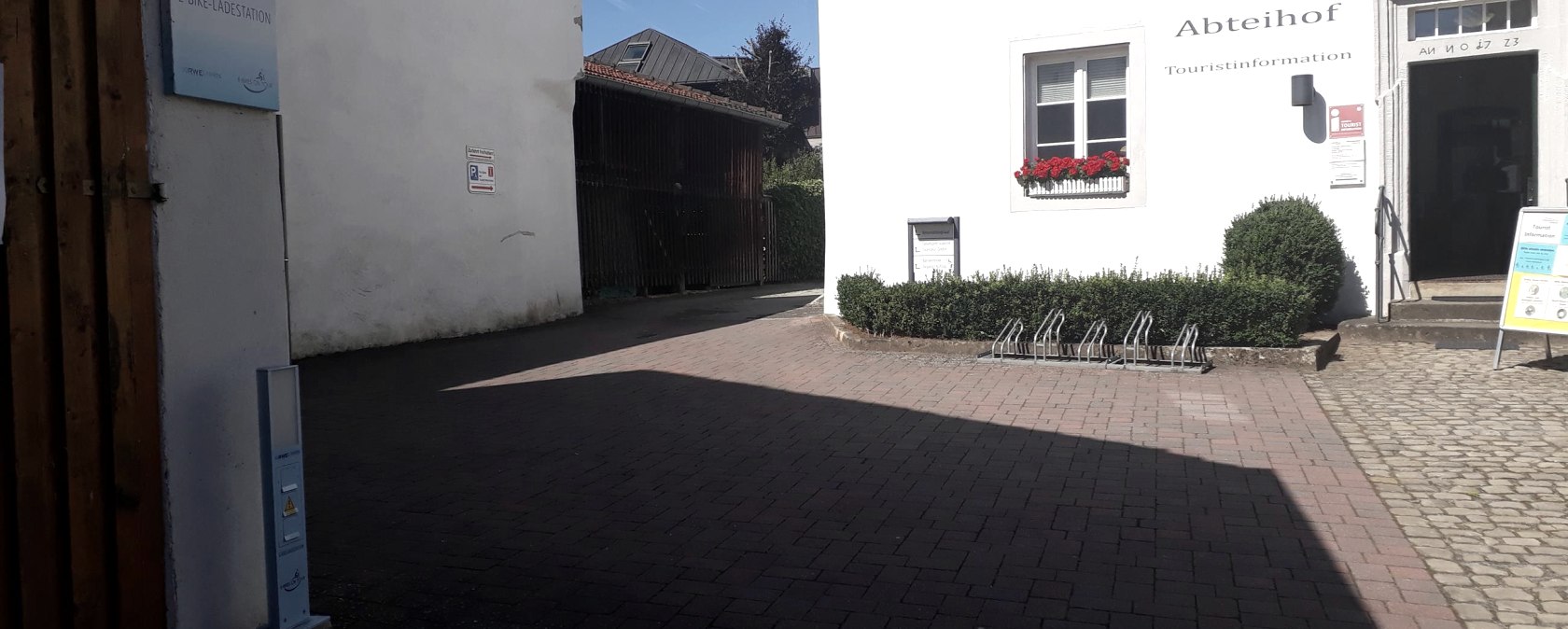 E-Bike Ladestation Abteihof Bollendorf, © Felsenland Südeifel Tourismus GmbH E-Bike Ladestation Abteihof Bollendorf, © Felsenland Südeifel Tourismus GmbH