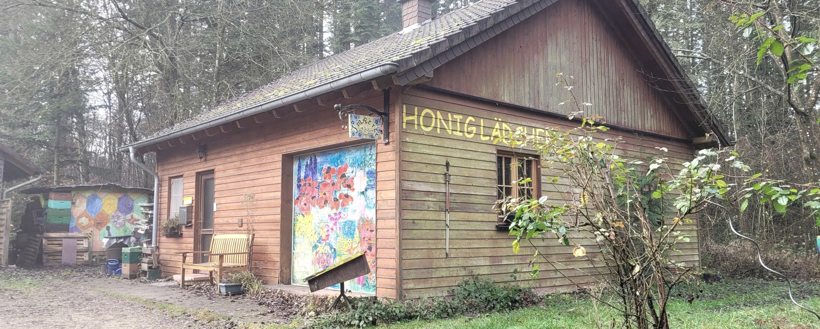 Imkerhaus am Naturparkzentrum Teufelsschlucht, © Felsenland Südeifel Tourismus GmbH, Elke Wagner Imkerhaus am Naturparkzentrum Teufelsschlucht, © Felsenland Südeifel Tourismus GmbH, Elke Wagner