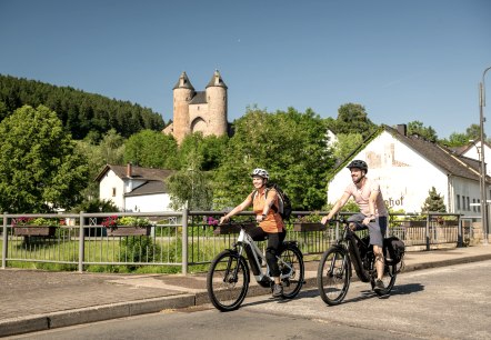 Kyll cycle path, Mürlenbach with Bertradaburg castle, © Eifel Tourismus GmbH, Dominik Ketz Kyll cycle path, Mürlenbach with Bertradaburg castle, © Eifel Tourismus GmbH, Dominik Ketz