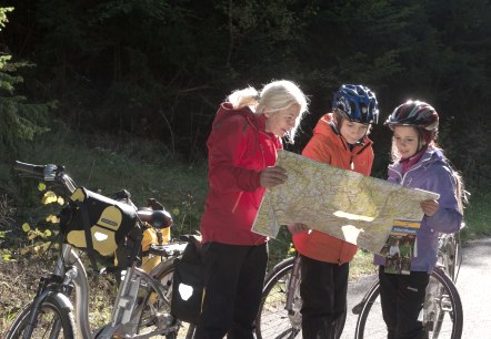 Blick in die Radkarte am Prüm-Radweg, Felsenland Südeifel, © Eric van de Perre Blick in die Radkarte am Prüm-Radweg, Felsenland Südeifel, © Eric van de Perre