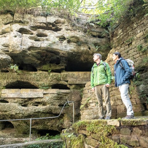 Imposante Felswände am Felsenweiher Ernzen, © Eifel Tourismus GmbH, Dominik Ketz Imposante Felswände am Felsenweiher Ernzen, © Eifel Tourismus GmbH, Dominik Ketz