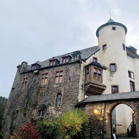 Eingang Burg Neuerburg, © Felsenland Südeifel Tourismus GmbH, Anna Carina Krebs Eingang Burg Neuerburg, © Felsenland Südeifel Tourismus GmbH, Anna Carina Krebs