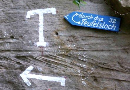 Hier geht's zum Teufelsloch, © Felsenland Südeifel Tourismus GmbH Hier geht's zum Teufelsloch, © Felsenland Südeifel Tourismus GmbH