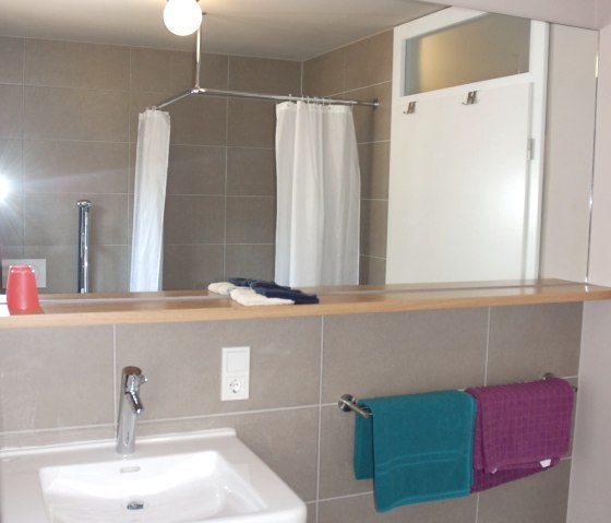 Barrierefrei: Bad in der Wohnung am Mühlgraben, © Ferienhaus Irreler Mühle Barrierefrei: Bad in der Wohnung am Mühlgraben, © Ferienhaus Irreler Mühle