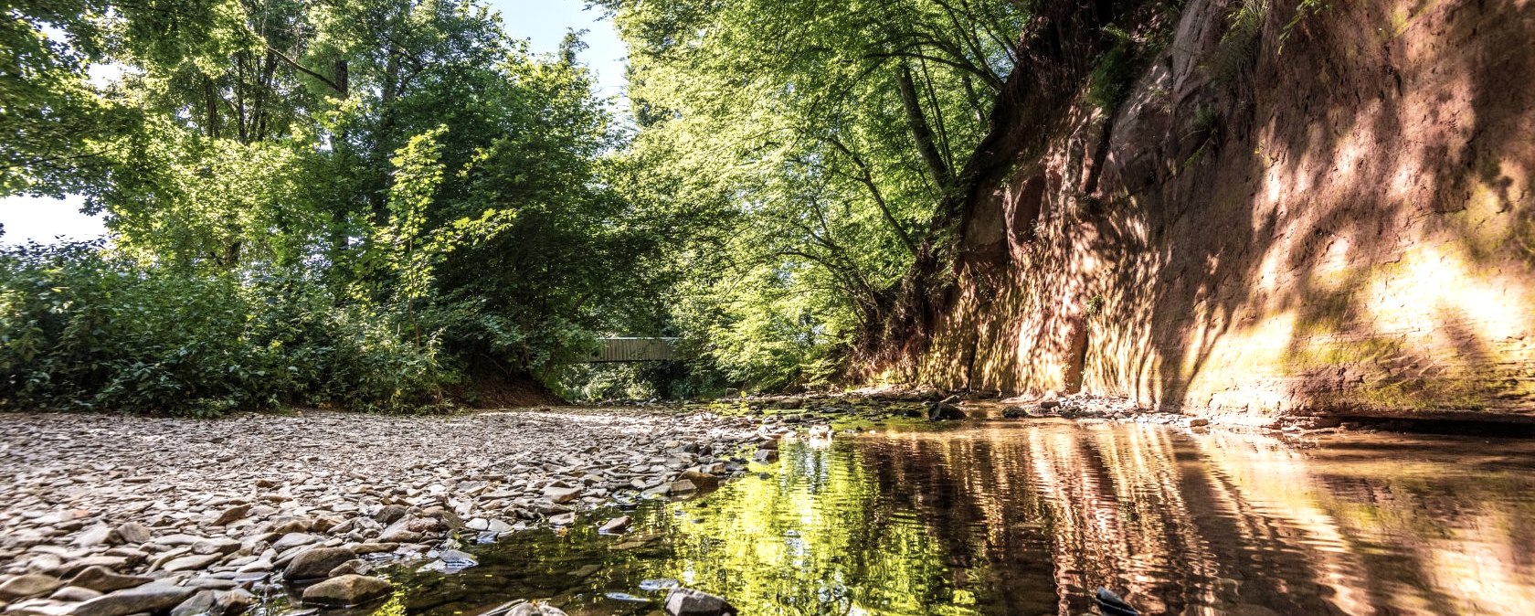View of the red sandstone wall Roter Puhl, &copy; Eifel Tourismus GmbH, D. Ketz