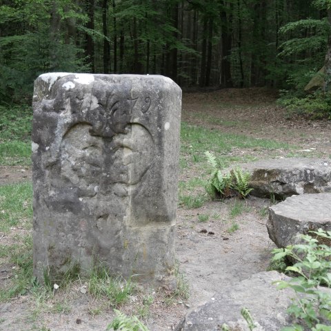 Maria-Theresien-Stein mit Doppeladler, &copy; Felsenland S&uuml;deifel Tourismus GmbH