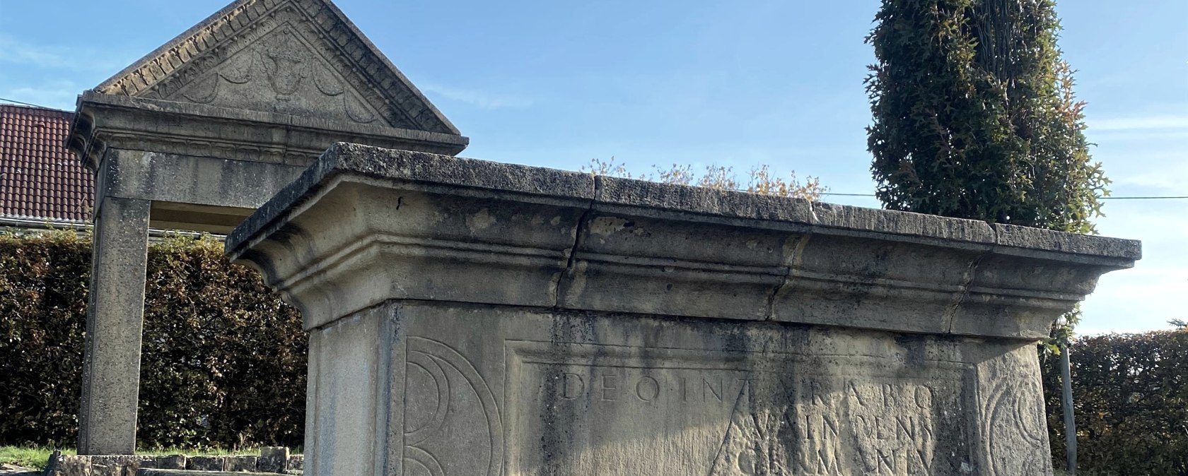 Weihedenkmal, © Felsenland Südeifel Tourismus GmbH, AC Krebs