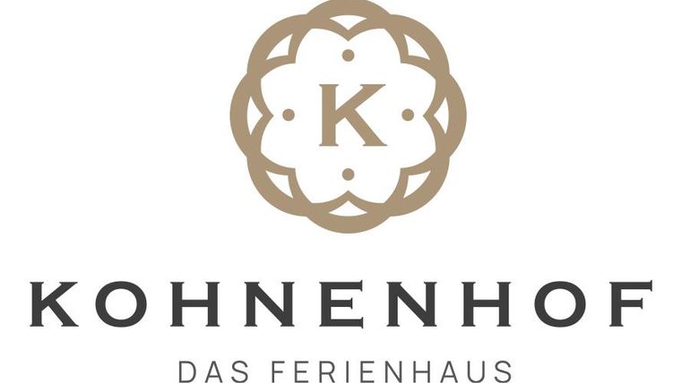 Ein elegantes Logo für das Ferienhaus Kohnenhof. Es zeigt den Schriftzug "Kohnenhof" in stilvollem Design.
