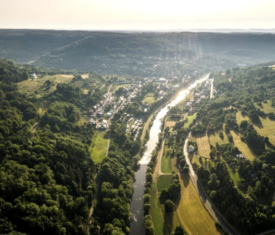 Het Sûredal aan de Felsenweg 2 in het NaturWanderpark delux, © Eifel Toursimus GmbH, D. Ketz