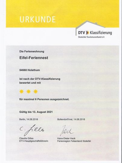 Eine Zertifikatsurkunde für die Ferienwohnung "Eifel-Feriennest" in Holsthum. Die Wohnung ist mit drei Sternen ausgezeichnet und bietet Platz für maximal sechs Personen.