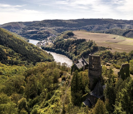 Blick auf Burg Falkenstein und die Our, © Eifel Tourismus GmbH, Dominik Ketz