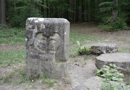 Maria-Theresien-Stein mit Doppeladler, © Felsenland Südeifel Tourismus GmbH