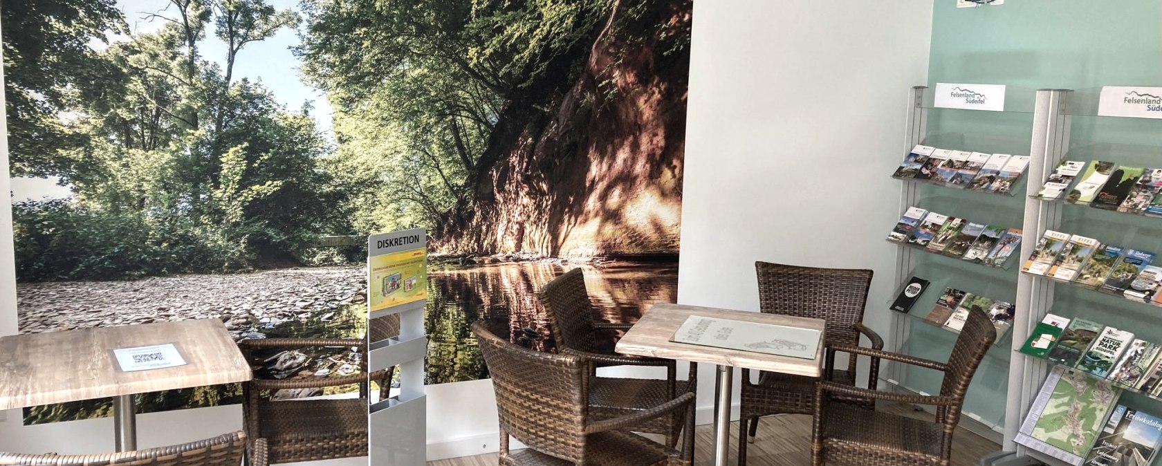 Tourist Infopunkt Neuerburg innen, © Felsenland Südeifel Tourismus GmbH