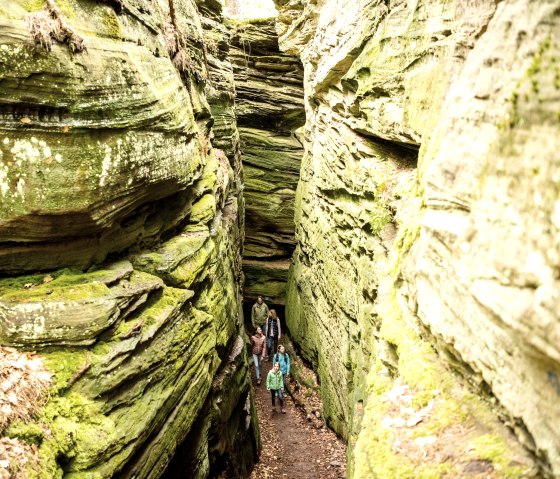 De Groene Hel luistertocht leidt door smalle rotsachtige kloven, © Eifel Tourismus GmbH, Dominik Ketz