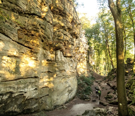 Randonneurs dans la gorge du diable au sud de l'Eifel, © Eifel Tourismus GmbH, D. Ketz