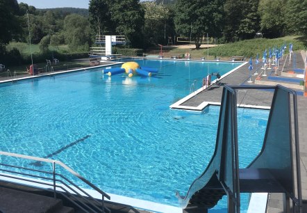 Freibad Bollendorf mit Rutsche, © Freibad Bollendorf