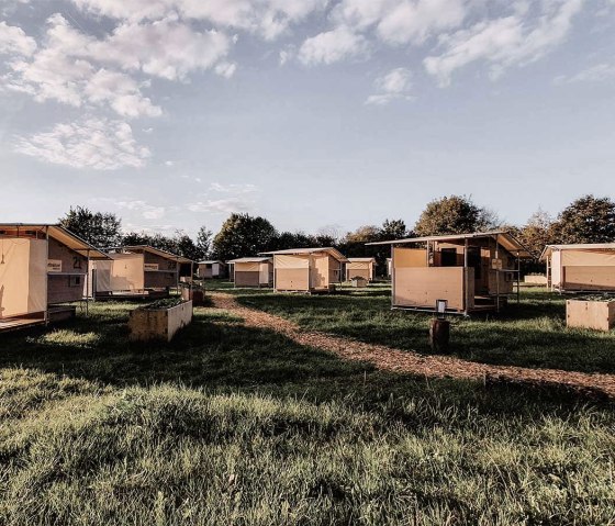 destinature-Dorf-Suedeifel-Sommerhuetten-am-Weg, &copy; destinature