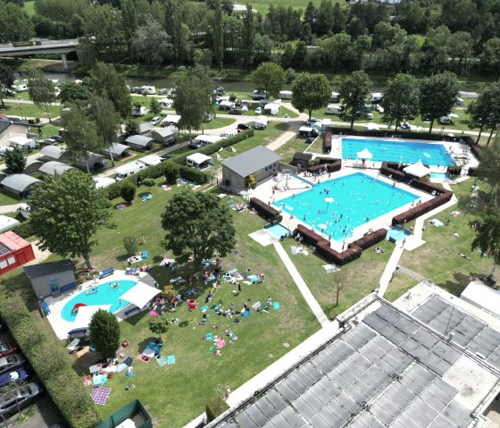 Schwimmbad-min