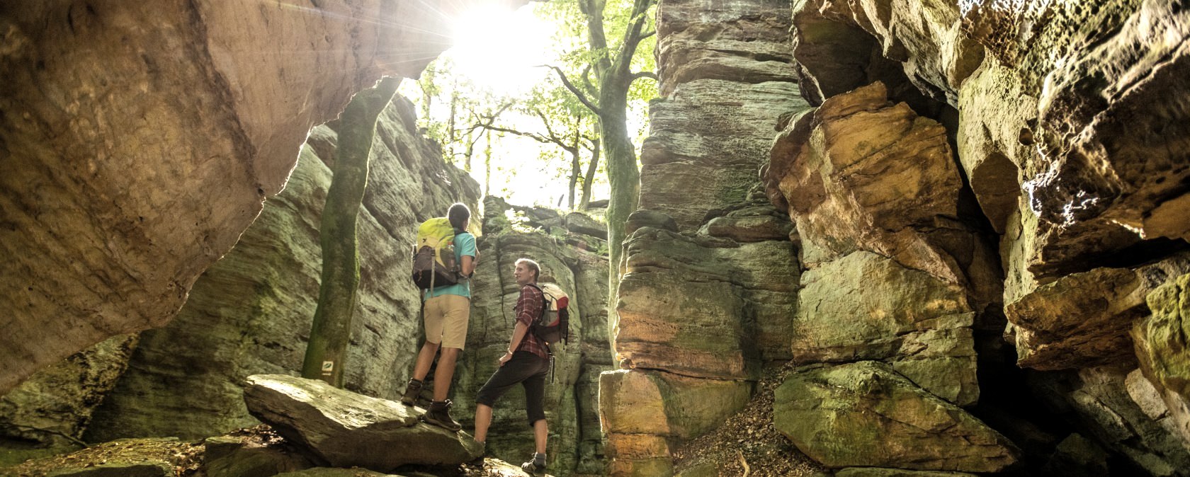 Mandrackpassage op de Felsenweg 3 in het NaturWanderPark delux, © Eifel Tourismus GmbH, D. Ketz