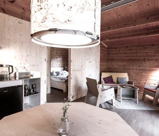destinature Dorf Blockhuette Wohnbereich, &copy; destinature