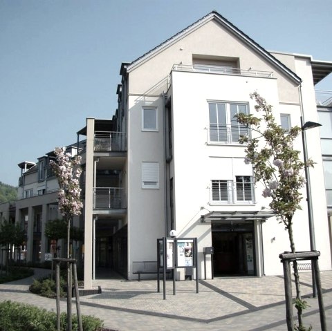 Ladestation neben der Tourist Information in Irrel, &copy; Felsenland S&uuml;deifel Tourismus GmbH