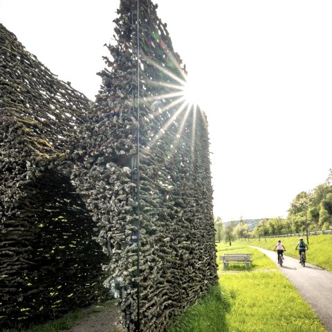 Wine gate on the Sauer cycle path, © Eifel Tourismus GmbH, Dominik Ketz