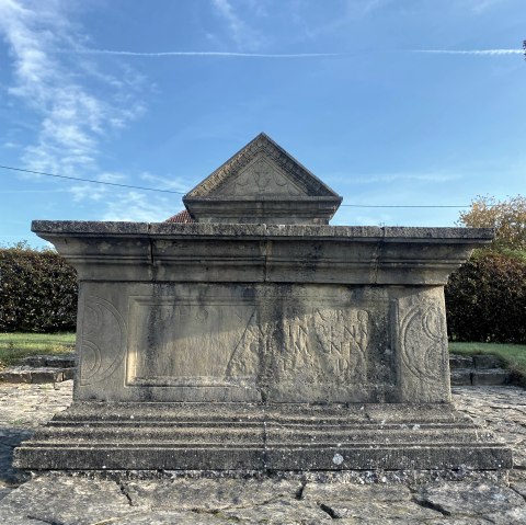 Weihedenkmal Ernzen, © Felsenland Südeifel Tourismus GmbH, AC Krebs