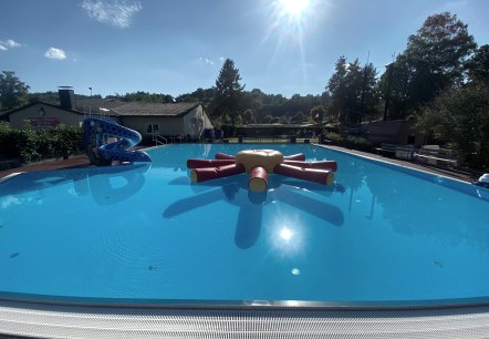 Freibad K&ouml;rperich Kinderbecken, &copy; Felsenland S&uuml;deifel Tourismus GmbH / Anna Carina Krebs