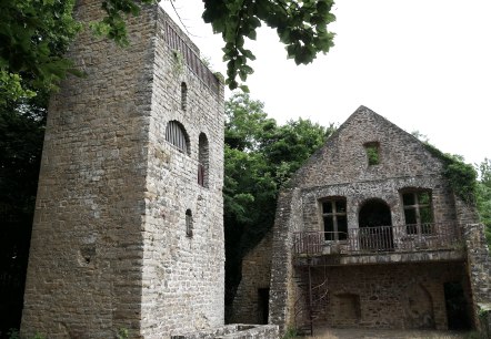 Die Ruine der Prümerburg oberhalb von Prümzurlay, © Felsenland Südeifel Tourismus GmbH
