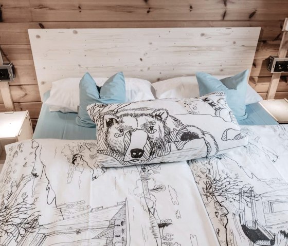 destinature Dorf Blockhuette Schlafzimmer Bett, &copy; destinature