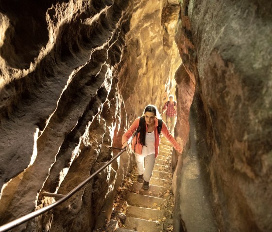 Narrow rock passage Perecop at Felsenweg 1, &copy; Eifel Tourismus GmbH, D. Ketz