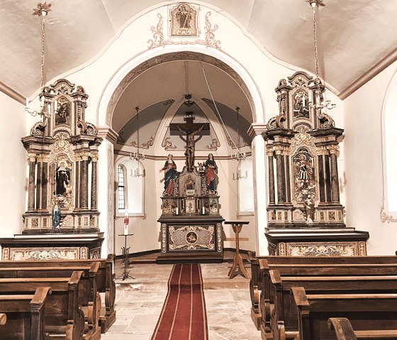 Interior view of the Chapel of the Cross, © Felsenland Südeifel Tourismus GmbH / Anna Carina Krebs