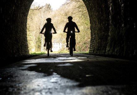 Durch den Tunnel bie Neuerburg, © Eifel Tourismus GmbH, Dominik Ketz