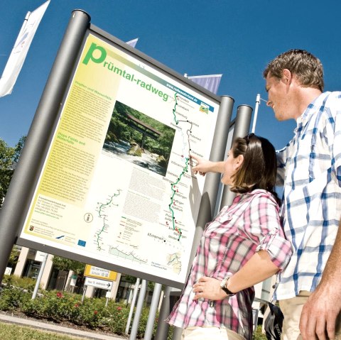 Radwege-Info an der Tourist Information Irrel, © Rheinland-Pfalz Tourismus GmbH, Dominik Ketz