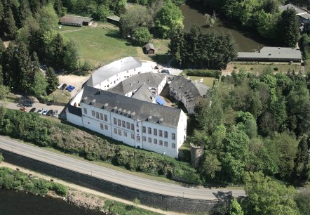 Burg Bollendorf - Luftaufnahme, © Felsenland Südeifel Tourismus GmbH