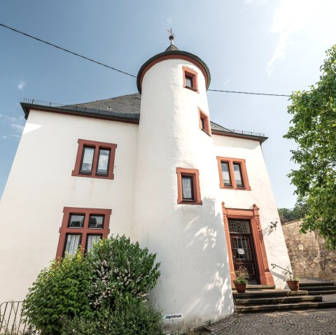 Lehnshaus Neuerburg front view, © Eifel Tourismus GmbH, Dominik Ketz