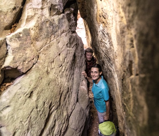 Smalle Mandrackpassage in het NaturWanderPark delux, © Eifel Tourismus GmbH, D. Ketz