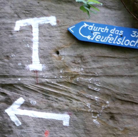 Hier geht's zum Teufelsloch, © Felsenland Südeifel Tourismus GmbH